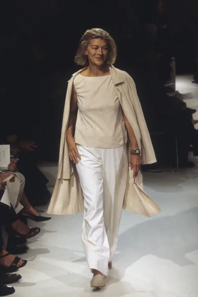 Look 16